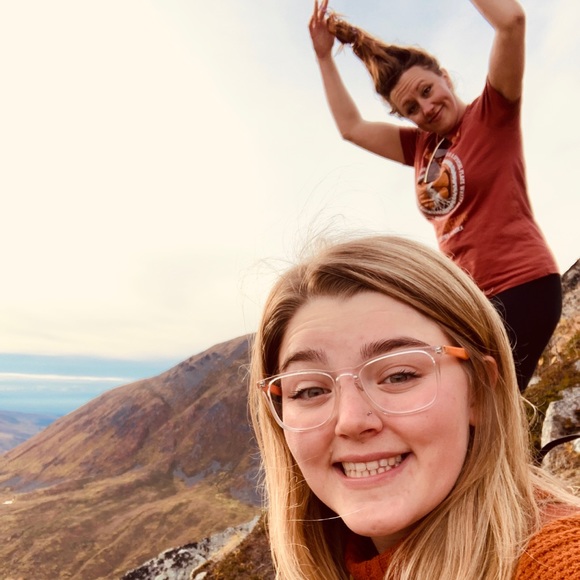 Meet your Posher, Andrea - Picture 2 of 2